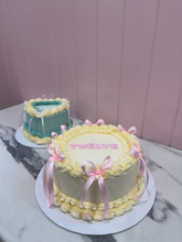 Load image into Gallery viewer, Vintage Love Heart Cake