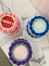 Load image into Gallery viewer, Vintage Round Cake