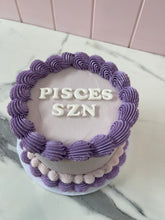 Load image into Gallery viewer, Vintage Round Cake