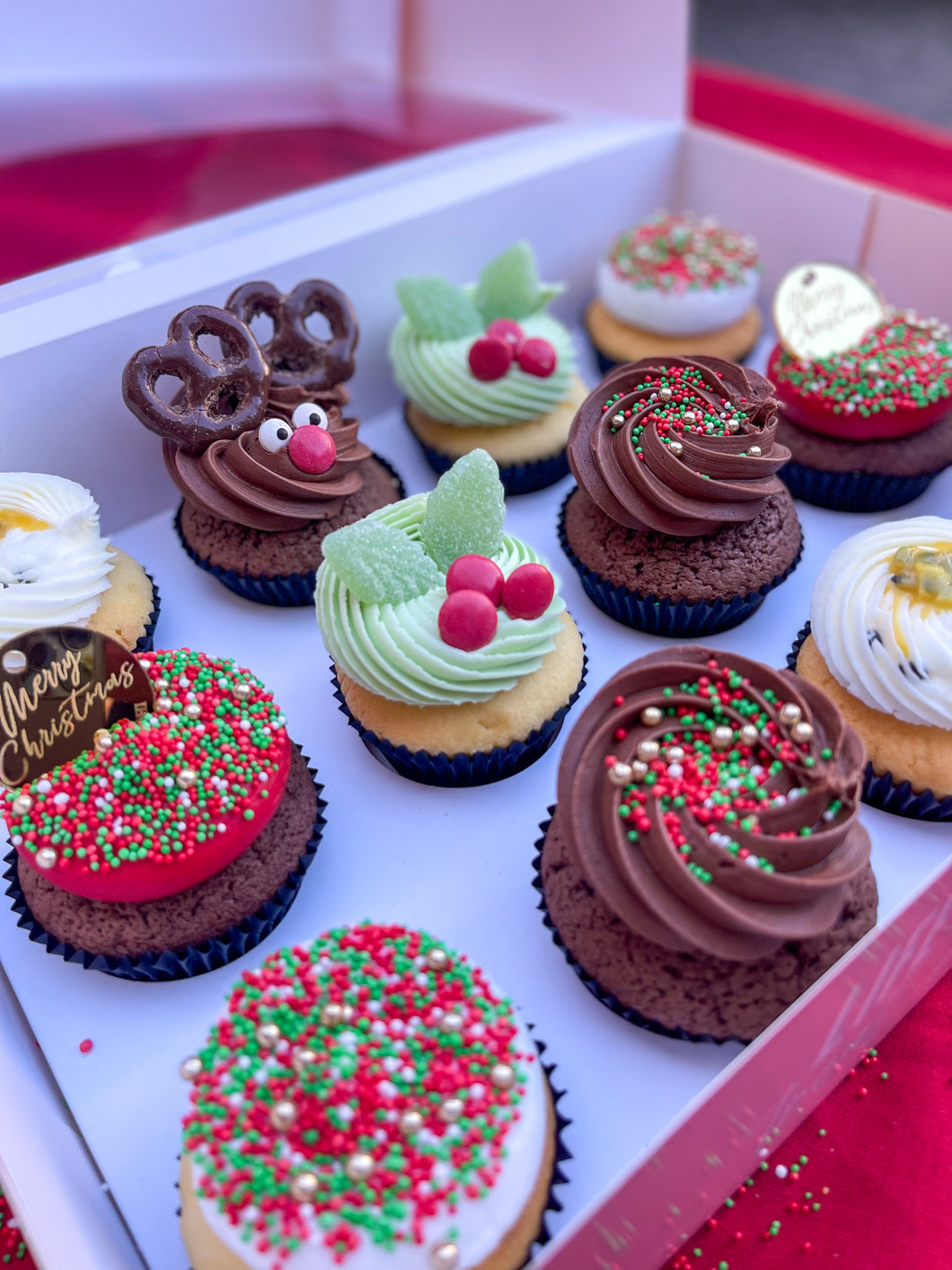 12 Pack Christmas Cupcakes