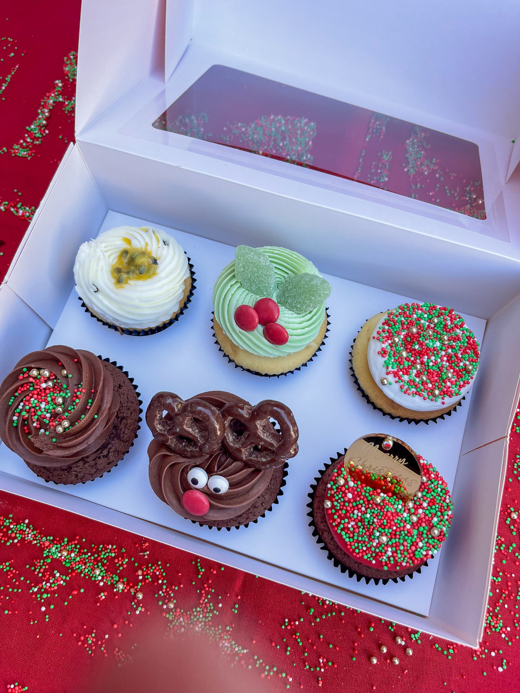 6 Pack Christmas Cupcakes