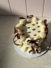 Load image into Gallery viewer, Sweetheart Cake
