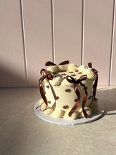 Load image into Gallery viewer, Sweetheart Cake
