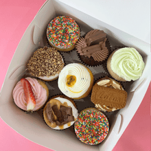 Load image into Gallery viewer, 9 Mixed Cupcakes
